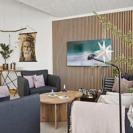 Vakantiehuis Modern Family House Near Kobingsmark *