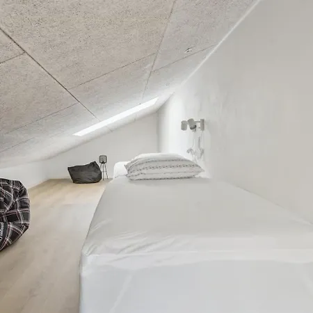 Vakantiehuis Modern Family House Near Kobingsmark *