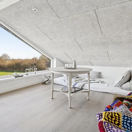 Modern Family House Near Kobingsmark ノーポ