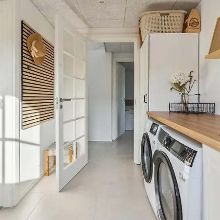 Modern Family House Near Kobingsmark Vakantiehuis *