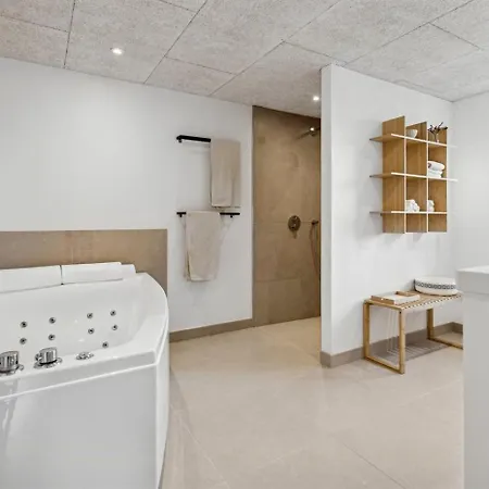 Vakantiehuis Modern Family House Near Kobingsmark *